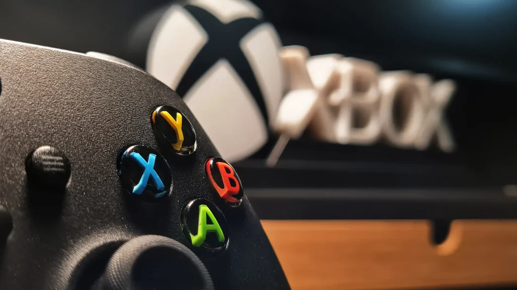 Steam, Epic, PlayStation i Xbox: gdzie najczęściej pojawia się chaos wokół dat i godzin startu